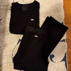 Figs Black Scrub Set